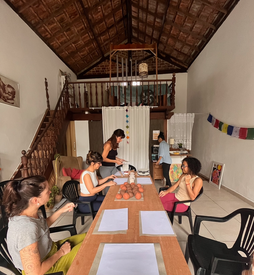 Encontro de arteterapia na Casa Sattva