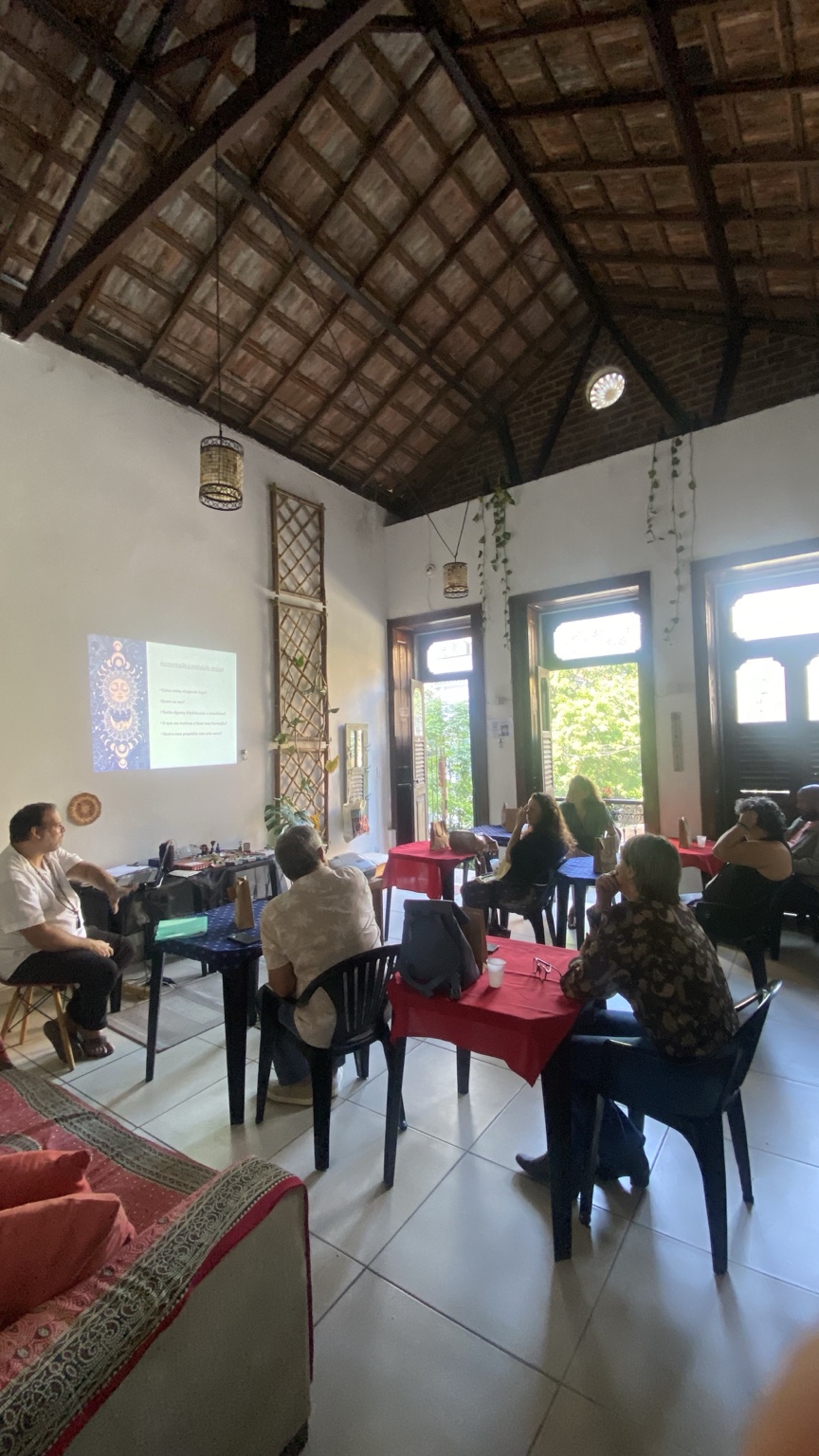 Curso realizado no salão da Casa Sattva